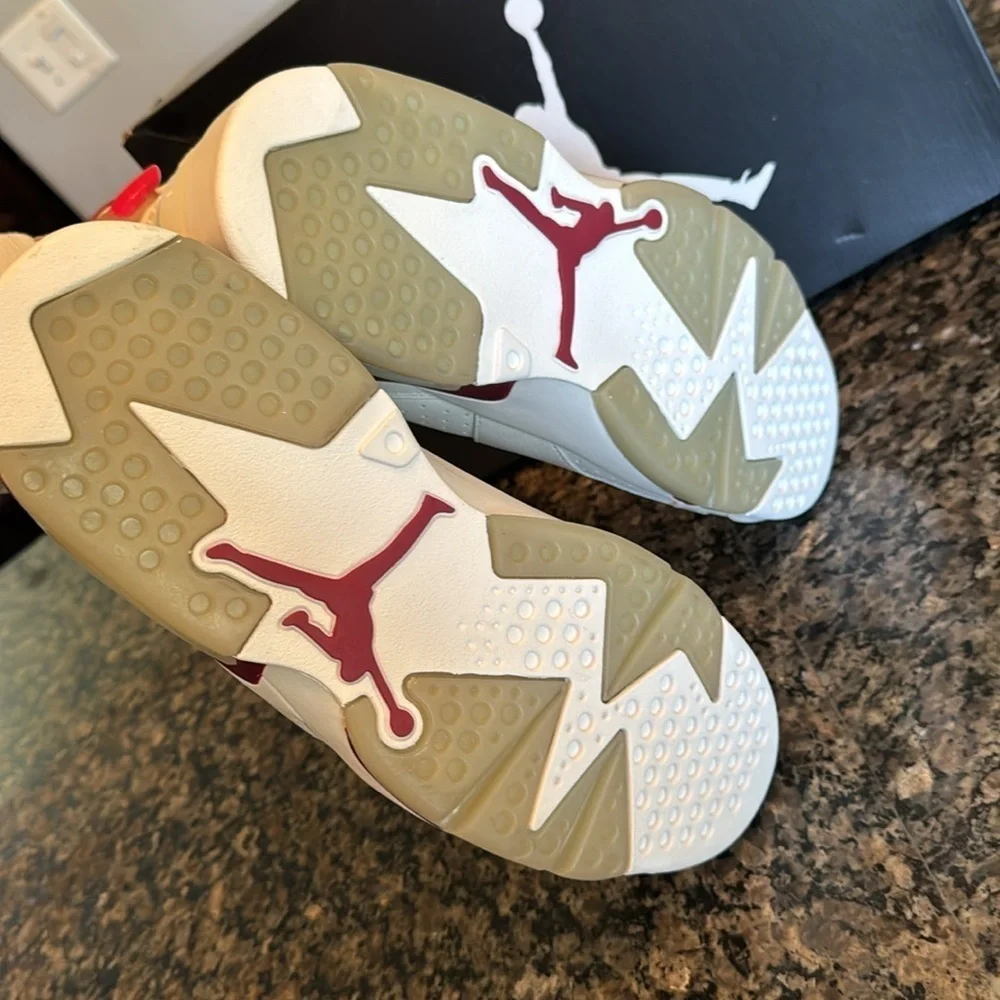 Air Jordan 6 Retro 2015 White and Maroon Sneakers 10.5 like new